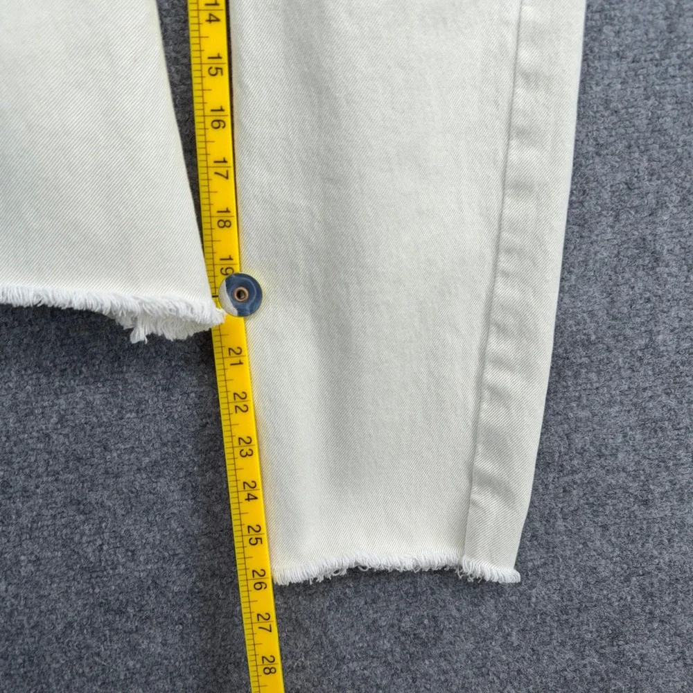 Zara Straight Leg Jeans Women Size 2 Cotton Cream‎ Denim Raw Hem Button Fly